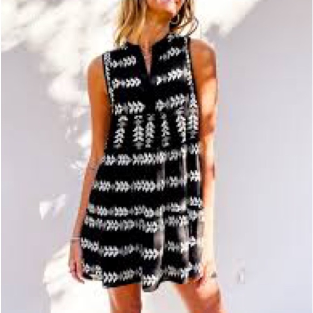 Elan Navy/White Sleeveless Dress.
V-neck w/pockets.
Good condition M